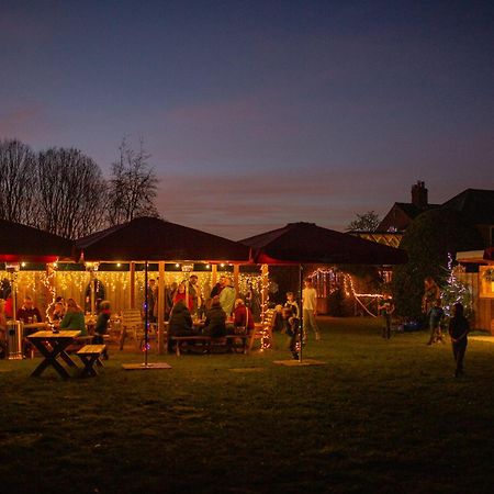 The Three Lions Hotel Fordingbridge Buitenkant foto