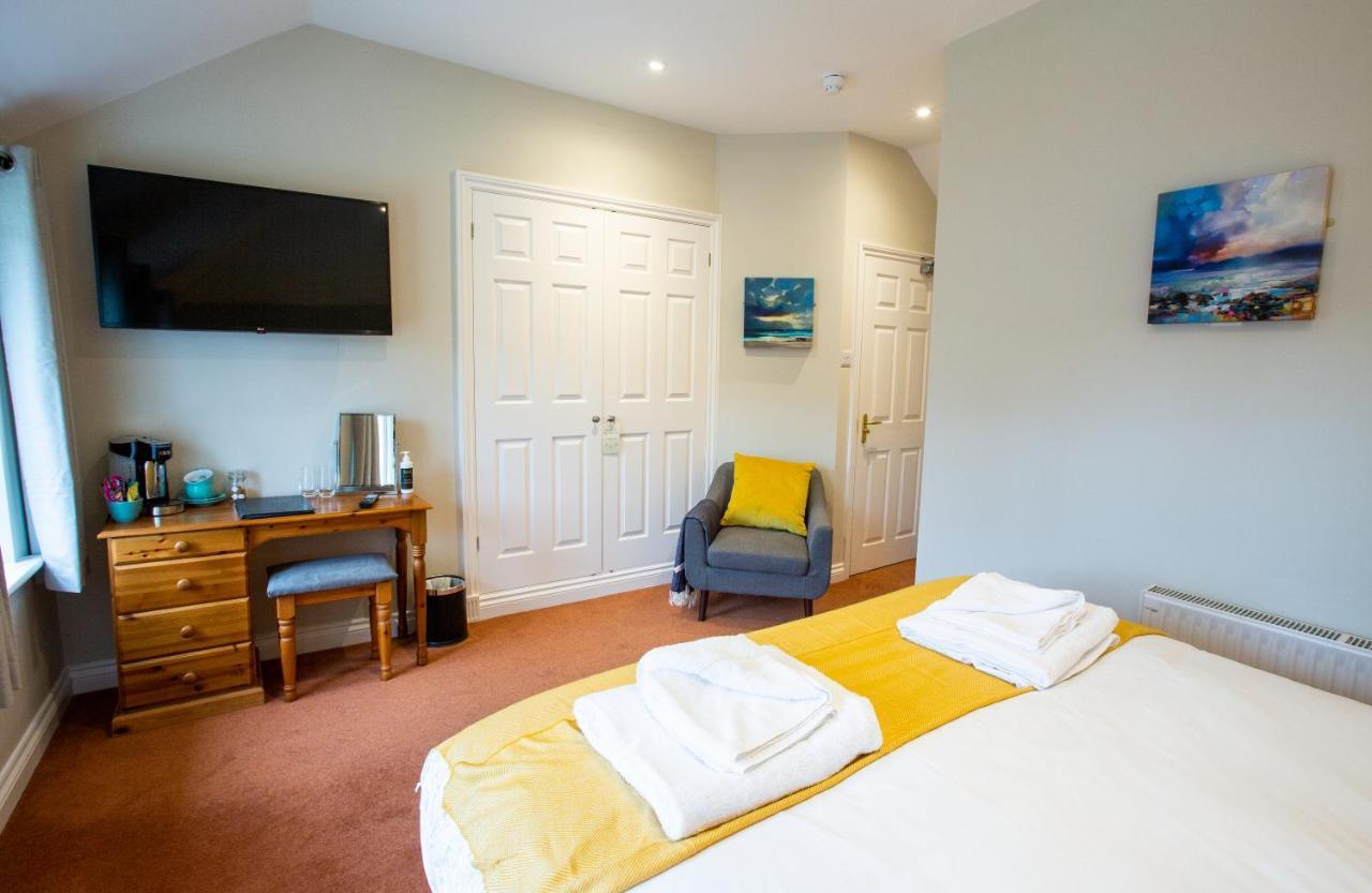 The Three Lions Hotel Fordingbridge Buitenkant foto